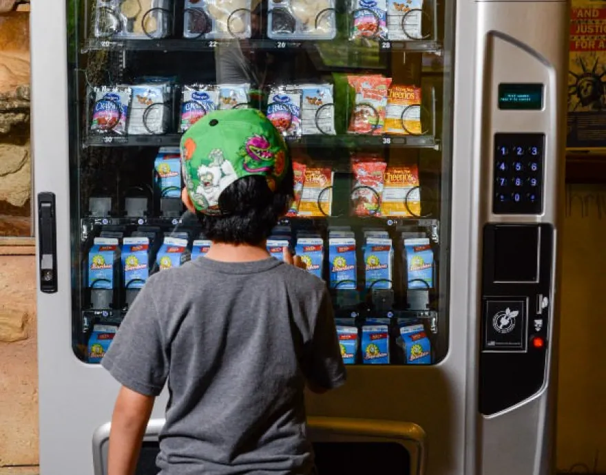 https://www.nokidhungry.org/sites/default/files/styles/medium_1x/public/2018-01/kid-at-vending-machine_0.jpeg.webp?itok=HOHnozx7