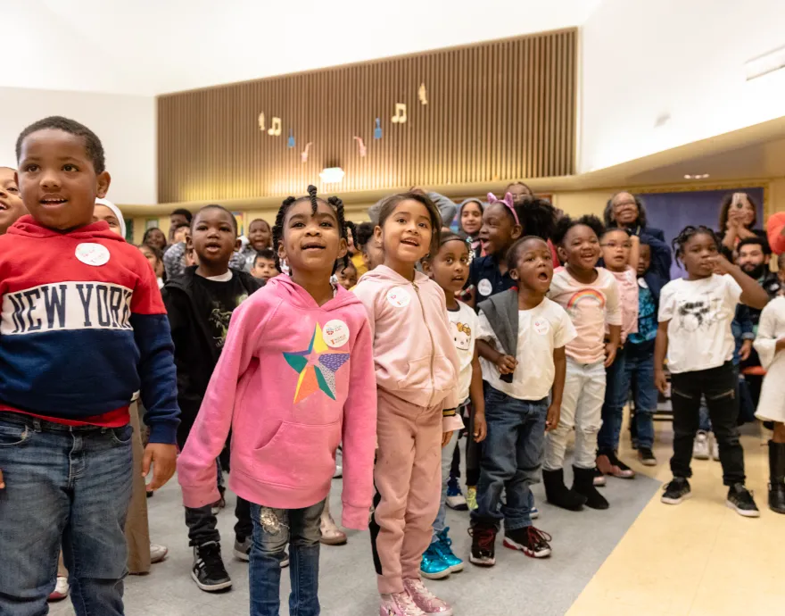 Kids look excitedly at Stephen and Ayesha Curry.